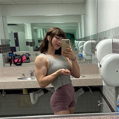Feb 27, 2023 · LeanBeefPatty is a cisgender female and therefore she isn’t trans. People speculated that she’s trans based on her masculine facial features, although these are explainable when you consider her training routine. Just because a female has an Adam’s apple and a sharp jawline doesn’t mean they’re trans. 